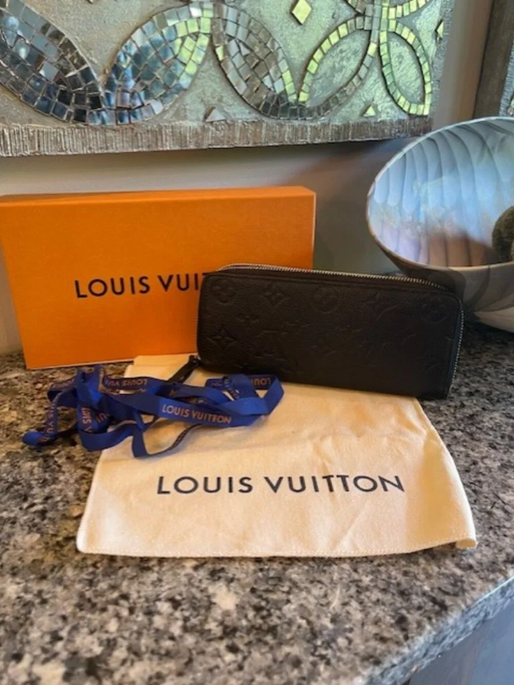 Louis Vuitton Zippy wallet Black
